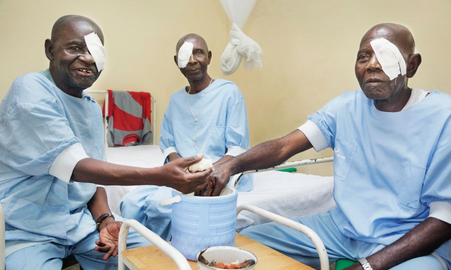 Patiënten in Congo - Foto: Dieter Telemans